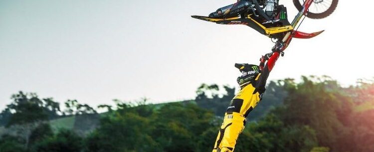 Arena Freestyle Show esquenta Caraguatatuba neste final de semana