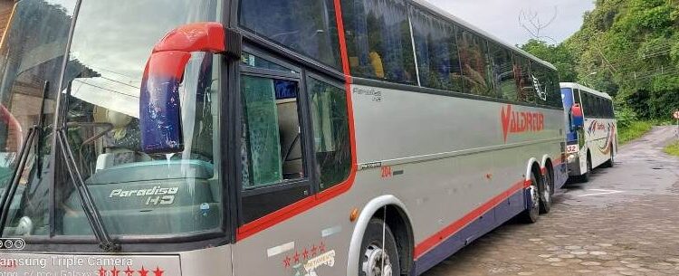 Fiscalização de Postura autua seis veículos de turismo irregular em Caraguatatuba