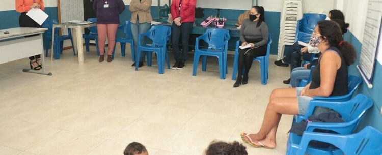 Secretaria de Habitação de Caraguatatuba promove palestra motivacional para moradores do Nova Caragua II