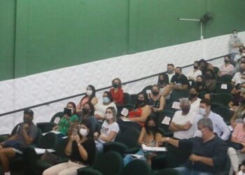 Prefeito de Caraguatatuba participa da reintegração dos funcionários públicos de concurso de 2007