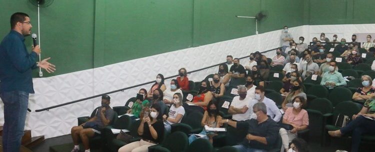 Prefeito de Caraguatatuba participa da reintegração dos funcionários públicos de concurso de 2007