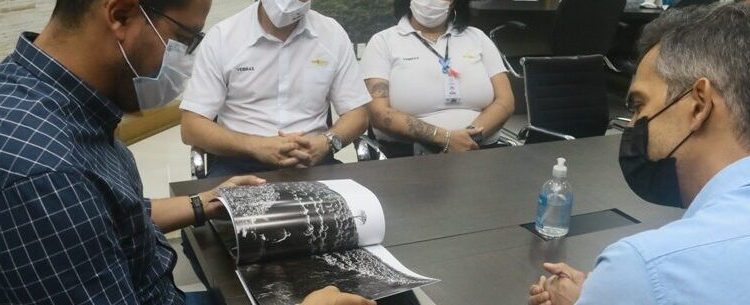 Prefeitura de Caraguatatuba recebe 300 livros em doação da Veibras para bibliotecas e escolas