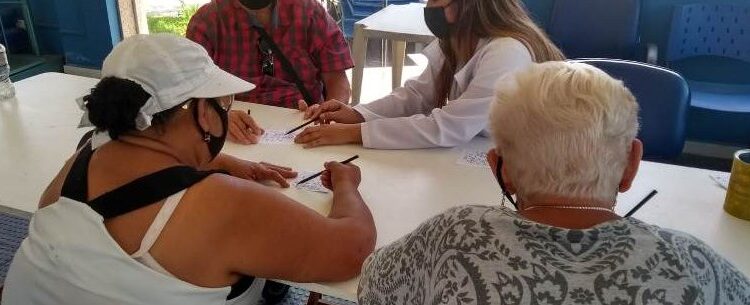 Idosos participam de grupo psicossocial e de fisioterapia pós Covid-19