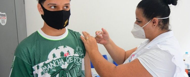 Caraguatatuba segue com vacinação contra Covid-19 e aplica primeira, segunda e dose adicional