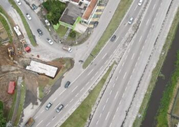 Rodovia SP-55 fica bloqueada para obras do Canal Extravasor; Avenida da Praia segue como rota alternativa