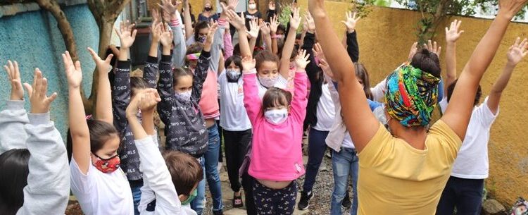 ALUNOS DA REDE MUNICIPAL DE CARAGUATATUBA PARTICIPAM DE AÇÕES PROMOVIDAS POR PROFISSIONAIS DO SETOR CULTURAL