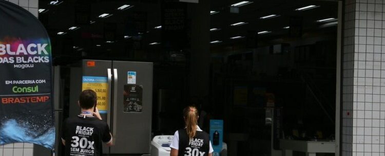 Procon de Caraguatatuba fornece orientações sobre compras na ‘Black Friday’