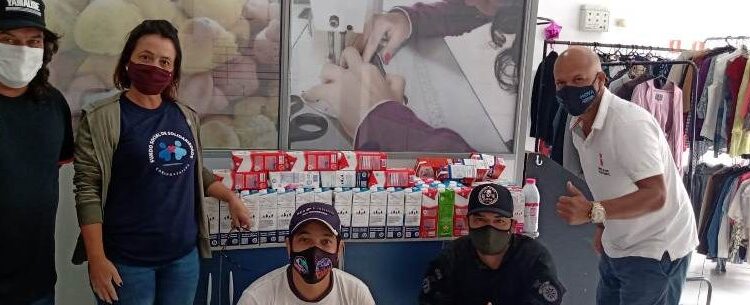 FUNDO SOCIAL DE CARAGUATATUBA RECEBE DOAÇÃO DE LEITE DO ARENA FREESTYLE SHOW