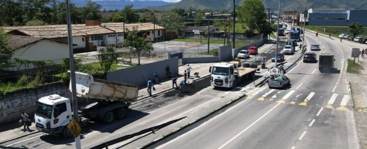 Prefeitura de Caraguatatuba assume operação e inicia Tapa Buracos na Rodovia Rio-Santos