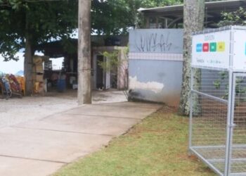 Caraguatatuba firma parceria com empresa e recebe 30 lixeiras recicláveis