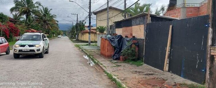 Prefeitura de Caraguatatuba realiza desobstrução de vias nos bairros Capricórnio e Delfim Verde