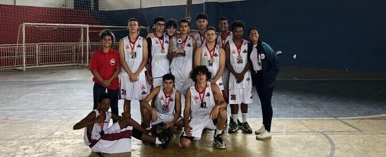 Equipe de basquete de Caraguatatuba fica em terceiro lugar na Liga Paulista