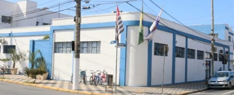 Prefeito de Caraguatatuba assina reajuste inflacionário dos salários dos servidores e vale alimentação complementar de fim de ano