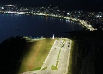 Prefeito de Caraguatatuba inaugura iluminação do Complexo Turístico do Camaroeiro
