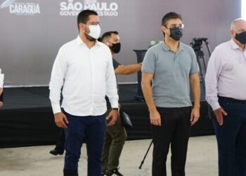 Em visita a Caraguatatuba, governador abre Operação Verão + Seguro e vistoria obra do Contorno