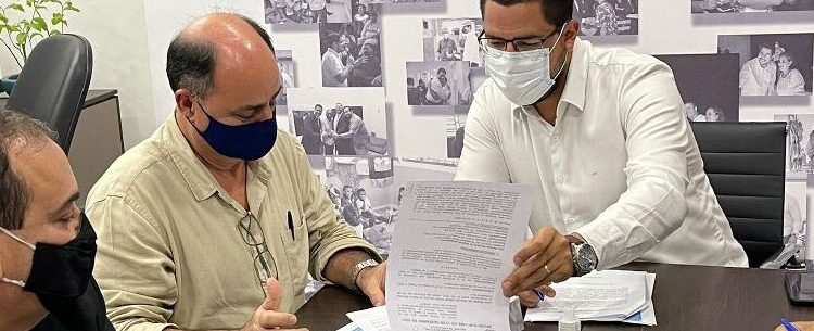 Sabesp presta contas de ações de 2021 para Prefeito de Caraguatatuba  O Prefeito de Caraguatatuba, Aguilar Junior, recebeu em seu gabinete