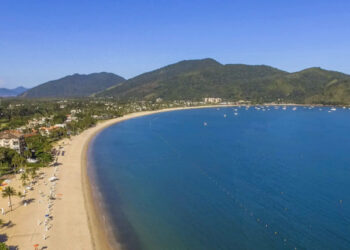 Praia da Tabatinga Caraguatatuba