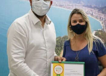 Caraguatatuba é condecorada com o selo ‘Compromisso com a Educação’