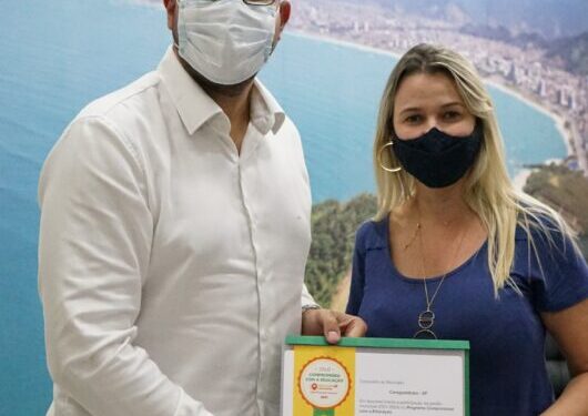 Caraguatatuba é condecorada com o selo ‘Compromisso com a Educação’