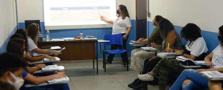 Cursos do Fundo Social de Caraguatatuba qualificam alunos na área administrativa