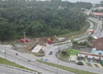 Obras do Canal Extravasor, no Jardim Britânia, avançam e motoristas devem evitar trafegar pela Rodovia SP-55