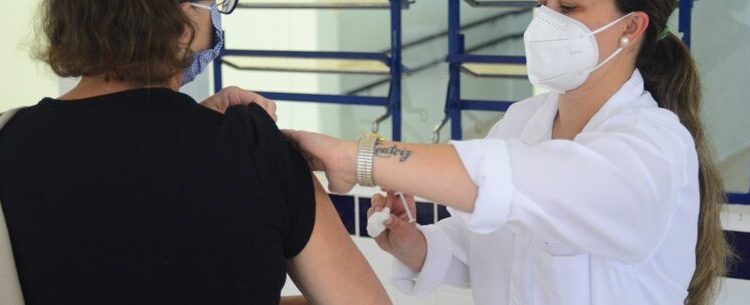 Com orientações do Estado, Caraguatatuba antecipa intervalo da dose de reforço contra Covid-19 a partir desta sexta-feira