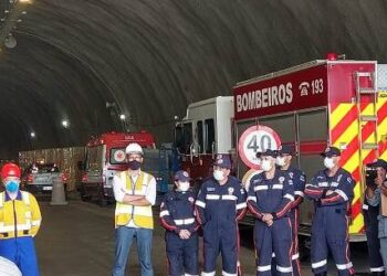 SAMU auxilia no regaste às vítimas de acidente durante simulado na nova serra Rodovia dos Tamoios