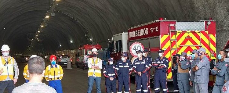 SAMU auxilia no regaste às vítimas de acidente durante simulado na nova serra Rodovia dos Tamoios