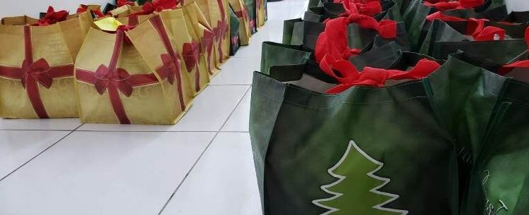 Caraguatatuba entrega mais de 1.800 cestas natalinas por meio das secretarias de Saúde e Social