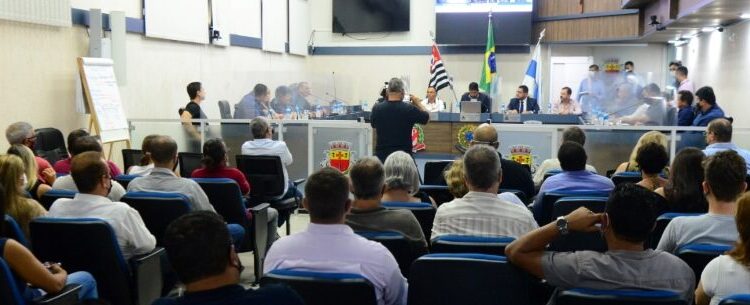 Prefeito de Caraguatatuba presta contas na Câmara e expõe legado da pandemia para cidade e resultados das secretarias