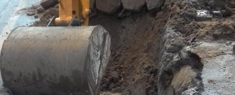 Equipe da Prefeitura de Caraguatatuba recupera galeria pluvial no Tinga