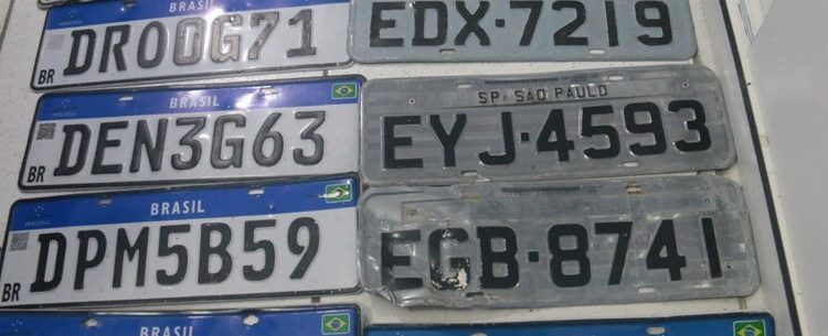 Secretaria de Mobilidade Urbana guardou placas de carros perdidas durante temporal, que podem ser resgatadas pelos proprietários