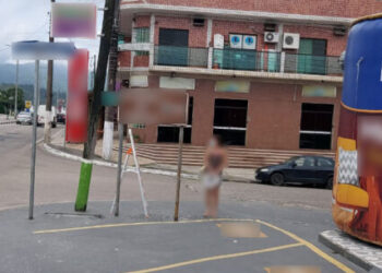 Prefeitura de Caraguatatuba reforça fiscalização contra placas publicitárias em locais irregulares