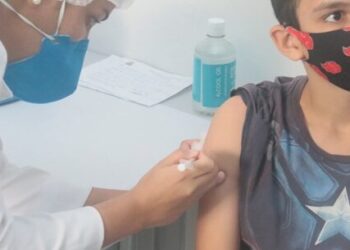 Vacinação contra Covid-19 para crianças, de 9 e 10 anos, sem comorbidades ou deficiência tem início na segunda (24)