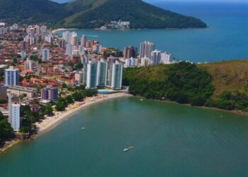 Prefeitura inicia obras de revitalização da trilha de acesso e do farol do Morro da Prainha