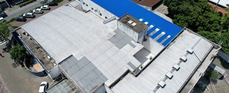 Prefeitura de Caraguatatuba inicia serviço de reforma da cobertura do CEM/CEO