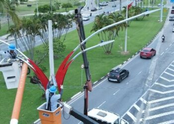 Secretaria de Obras inicia modernização da iluminação do trecho da Avenida da Praia no Indaiá e Aruan