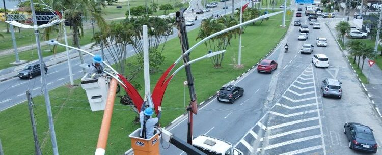 Secretaria de Obras inicia modernização da iluminação do trecho da Avenida da Praia no Indaiá e Aruan