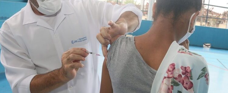 Saúde vacina crianças, de cinco a 11 anos, com comorbidades contra Covid-19 em três pontos estratégicos