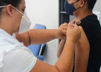 Vacinação contra Covid-19 para crianças, de cinco a 11 anos, com comorbidades e deficiência começa nesta terça