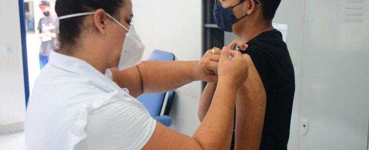 Vacinação contra Covid-19 para crianças, de cinco a 11 anos, com comorbidades e deficiência começa nesta terça