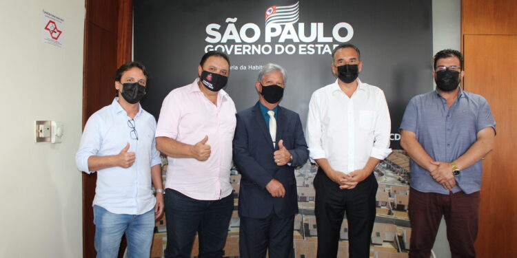 Marcos Damasio aproxima Caraguá da Habitação