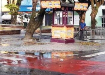 Praças públicas recebem manutenção da Secretaria de Serviços Públicos