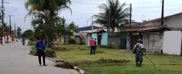 Prefeitura realiza manutenção no bairro Golfinhos e retira 105 toneladas de resíduos das vias públicas