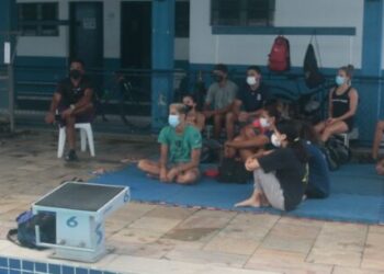 Equipe de Natação de Caraguatatuba tem dia de experiência com um dos maiores técnicos brasileiro da modalidade