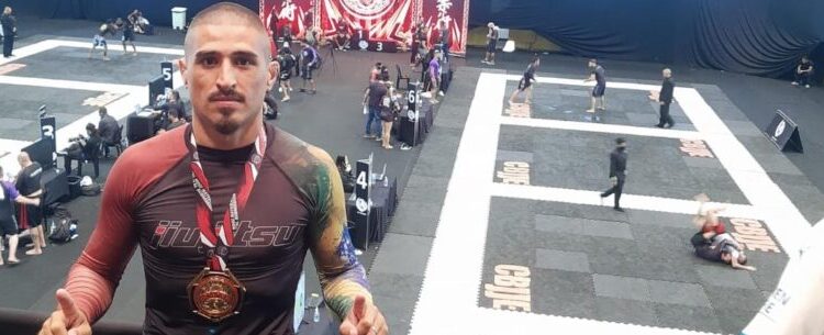 Lutador de Caraguatatuba é campeão mundial de Jiu Jitsu