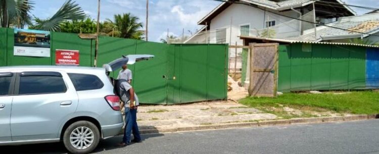 Prefeitura de Caraguatatuba flagra desrespeito a embargo um dia após embargar obra no Tabatinga