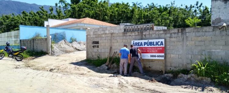 Prefeitura de Caraguatatuba recupera área pública invadida no Massaguaçu