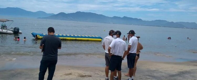 Fiscalização da Prefeitura de Caraguatatuba e Marinha orientam donos de embarcações sobre segurança no mar