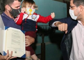 Prefeito de Caraguatatuba entrega Títulos de Regularização Fundiária no Rio do Ouro e Jardim da Serra nesta semana